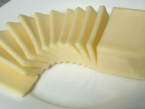 beneficio e danno del formaggio fuso