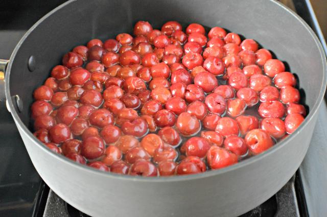 cucinare le ciliegie nel proprio succo