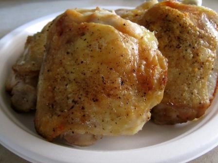 пилешки бедра в рецептата за глинени съдове