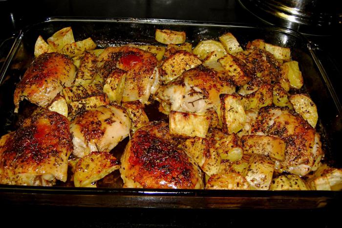 Пилешки бедра във фурната с картофи