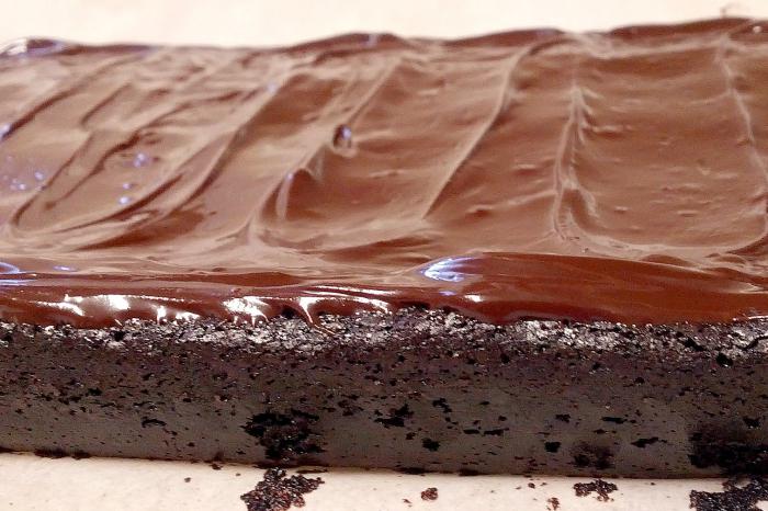 шоколадово пирожно в бавен котлон
