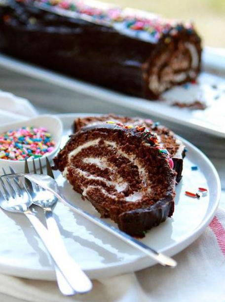 kolač čokolade s kremom