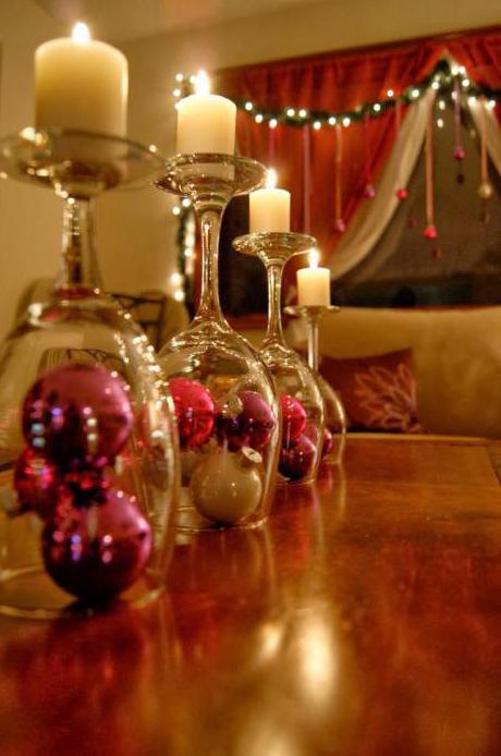 Candele natalizie in un bicchiere