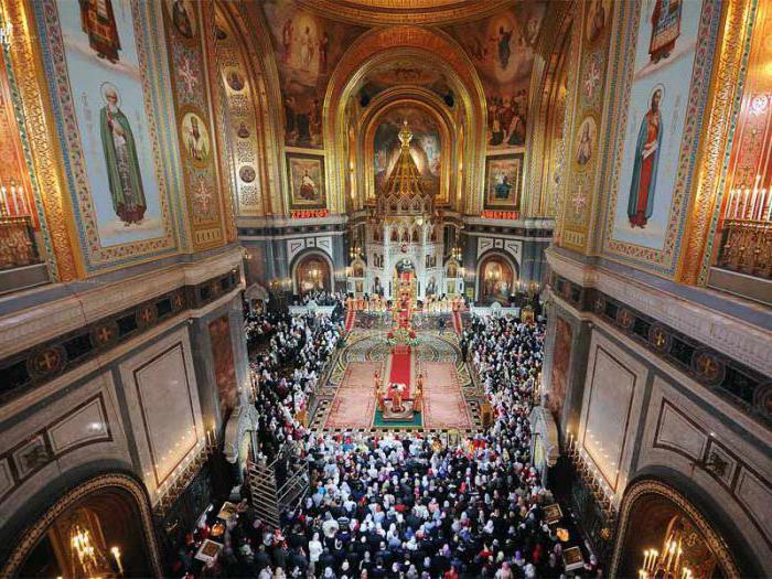 Albero di Natale nella Cattedrale di Cristo Salvatore