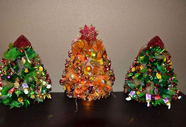 Vánoční strom sladkostí a pozlátka