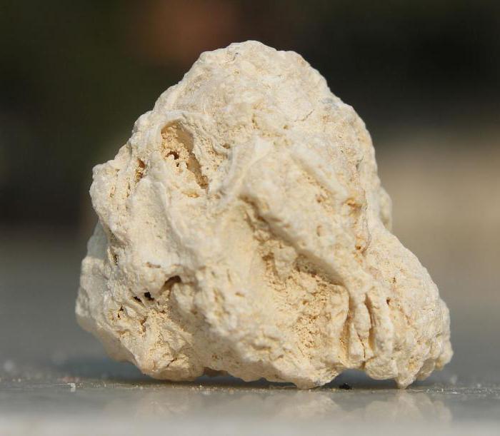 minerály písková hlína žulový vápenec