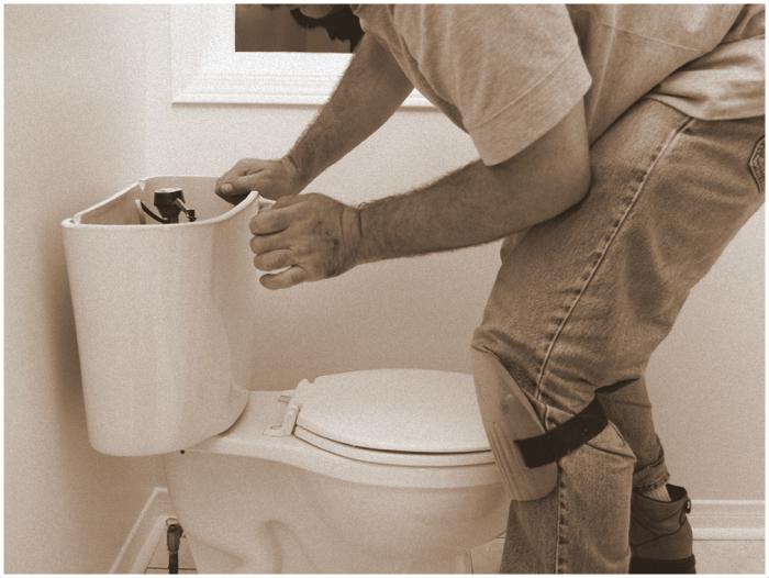 začepljena WC školjka kako se čisti