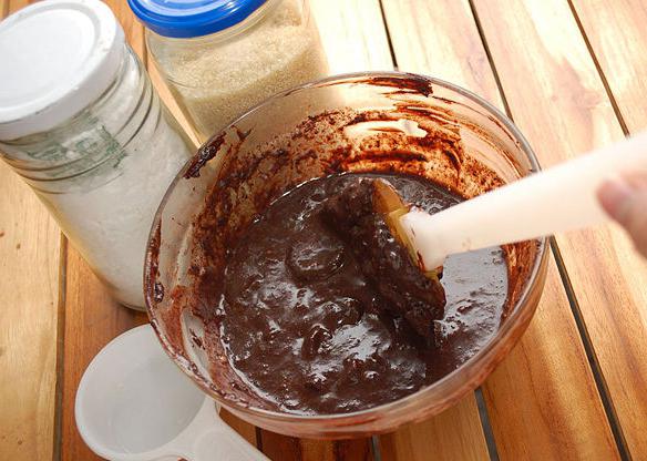 kako narediti čokoladno glazuro