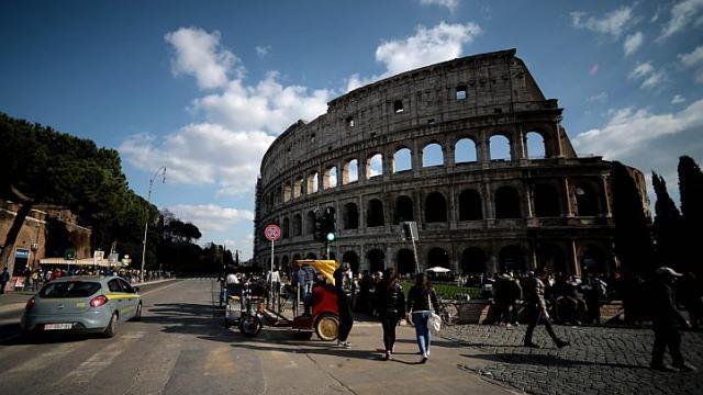 zdjęcie z Koloseum w Rzymie