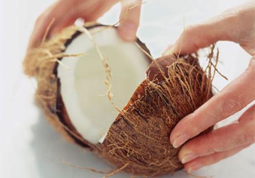 използване на кокосов орех за тялото