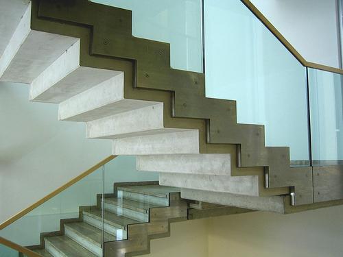 betonowe schody