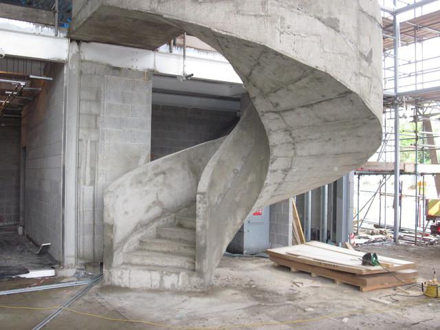 бетонни стълби