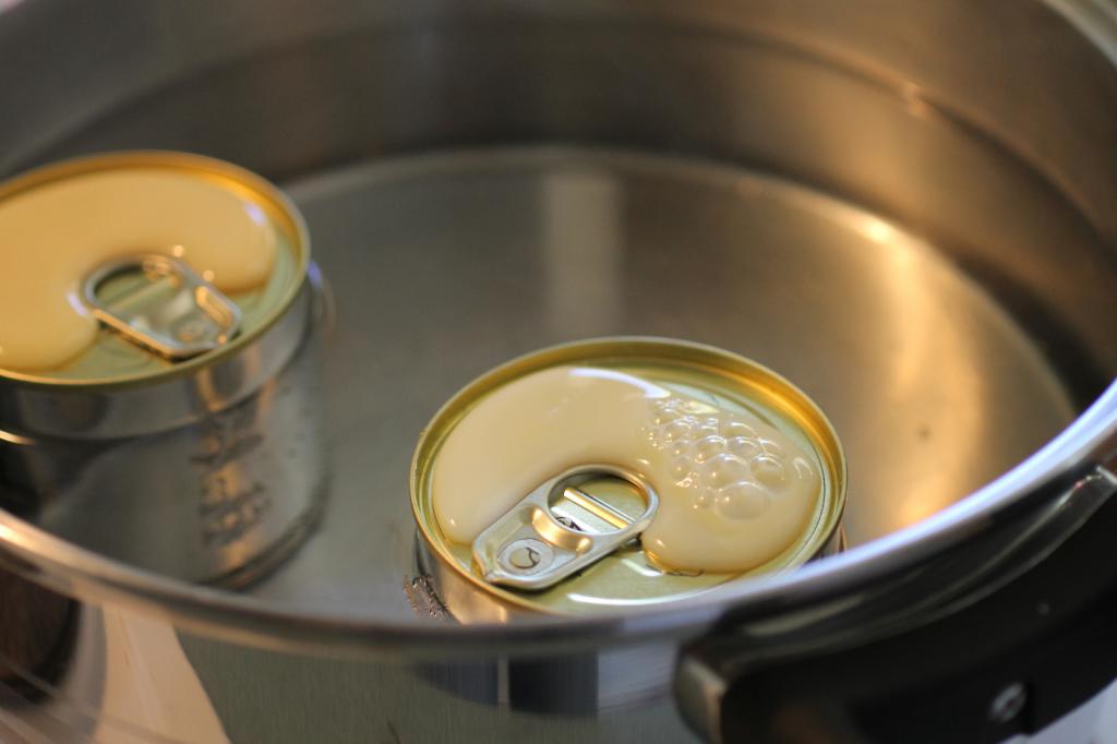 fotografija kuhanega kondenziranega mleka