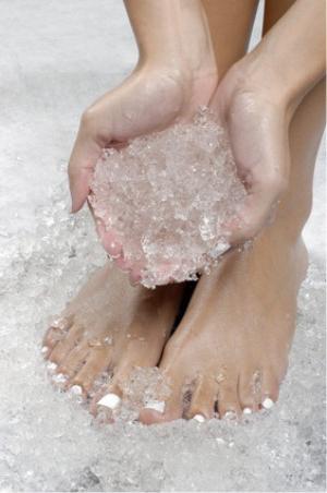 zimne mokre stopy powodują