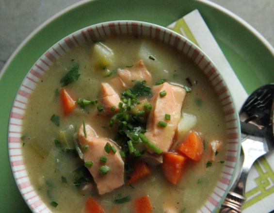 zupa z ryby w puszkach z łososia