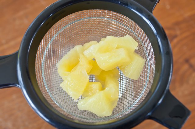 Piščančji narezek z ananasom in sirom