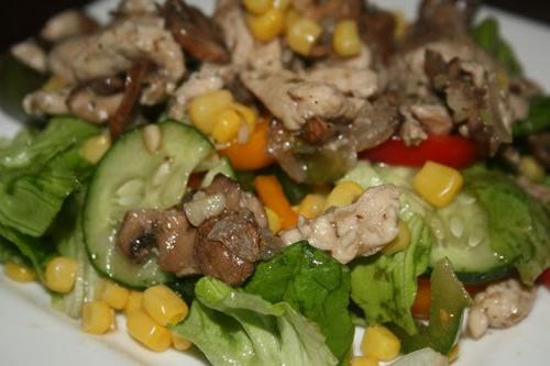 salata s pečenim gljivama