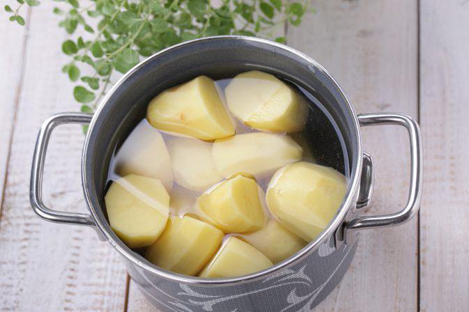 se salare le patate durante la cottura