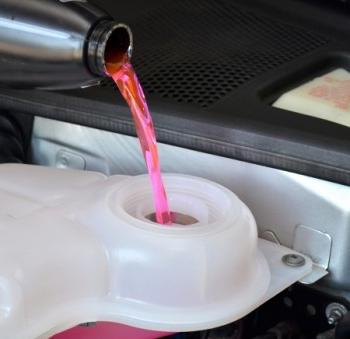 liquido di raffreddamento per auto rosso