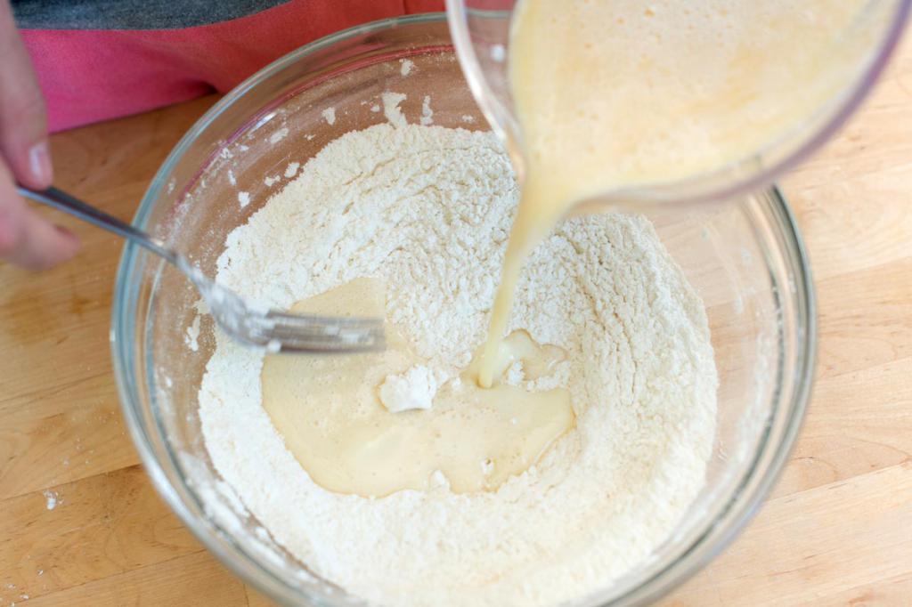 crema pasticcera al latte sulla ricetta di pancake