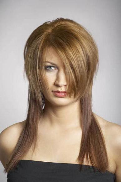 asymetryczne fryzury na długie włosy
