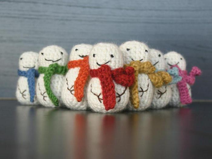 плетени кука снеговици