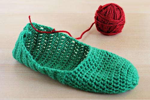 pantofole all'uncinetto lavorate a maglia