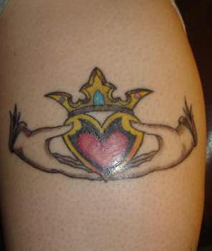 Corona del tatuaggio a portata di mano