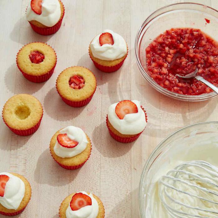 Рецепта на Cupcakes със снимки стъпка по стъпка у дома с пълнеж