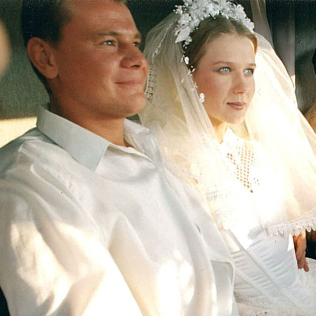 Poroka Darije Mikhailove in Vladislava Galkina v seriji