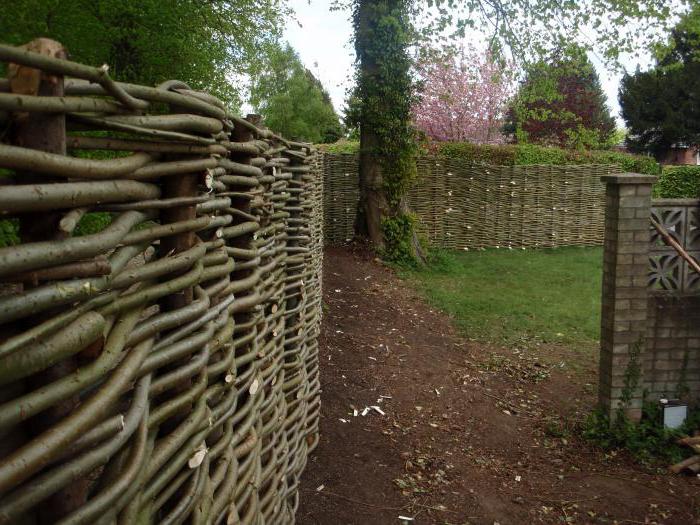 плетена ограда