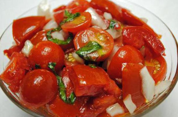 pomidorowe sałatki na zimowe przepisy na palce