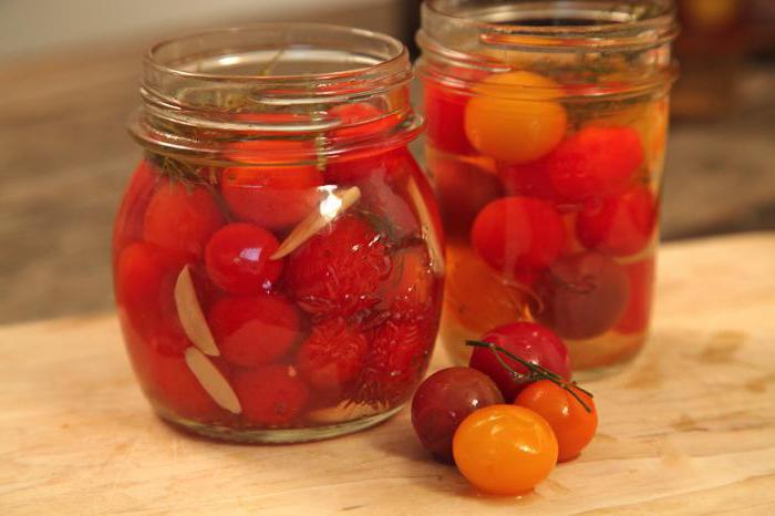 kisle paradižnike z grozdjem za zimske recepte