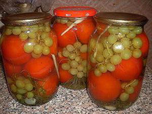 консервиране на домати за зимата с грозде