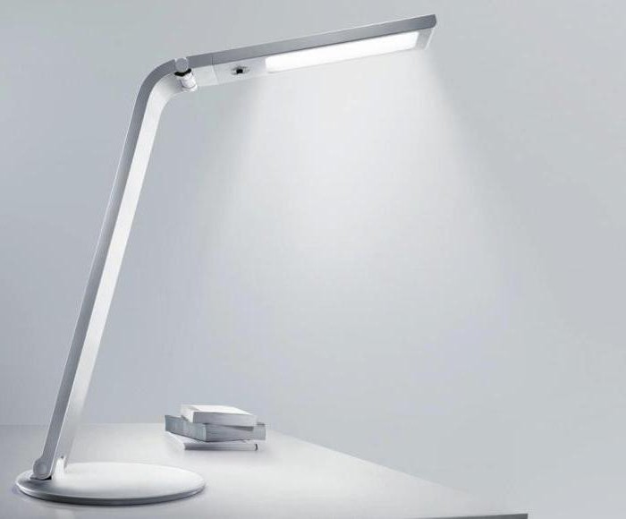 LED stolní lampa pro stolní počítače