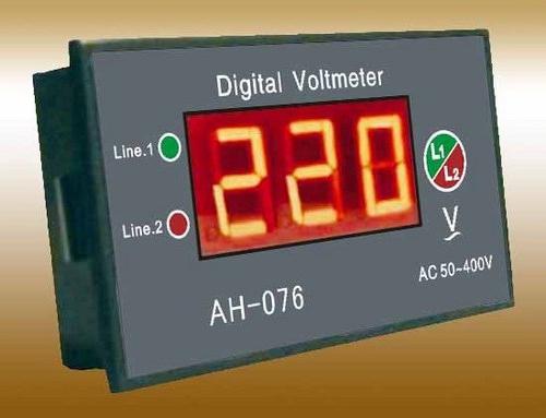digitalni voltmeter