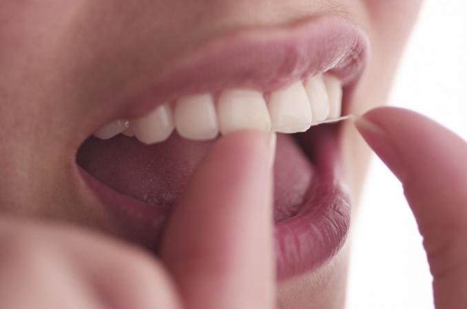 onemocnění zubů a dásní u lidí