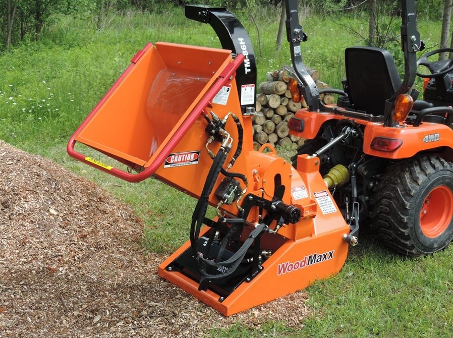 Mobilní traktorový drtič pro dřevo