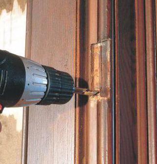 Renowacja wewnętrznych drzwi drewnianych
