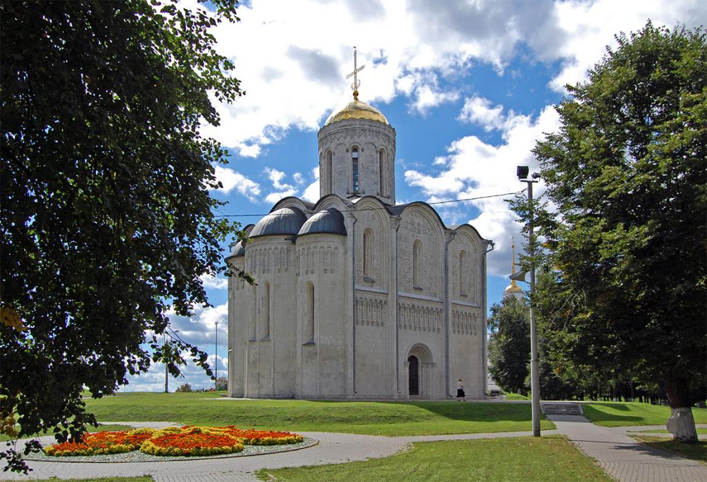 Dmitriyevsky katedrala v Vladimirju