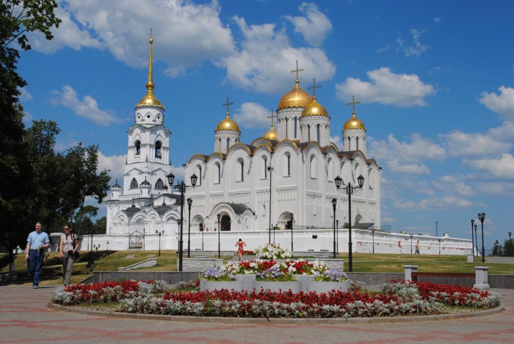 Předpoklady a katedrály Dmitrievského
