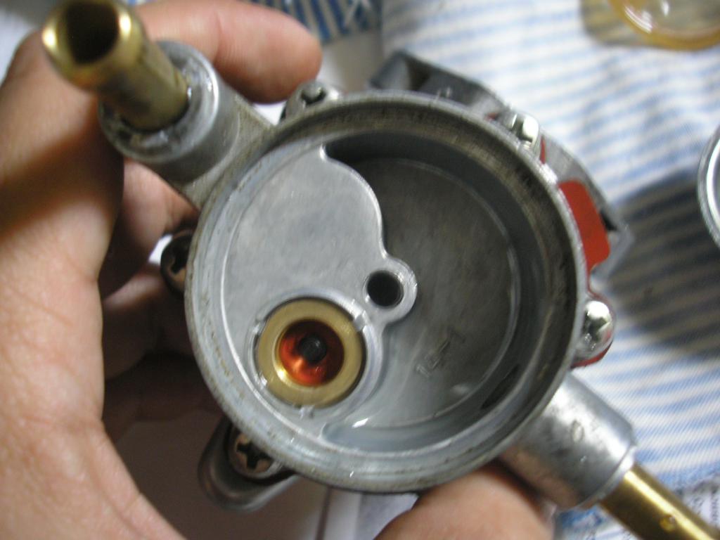 Sostituzione del filtro della pompa del carburante