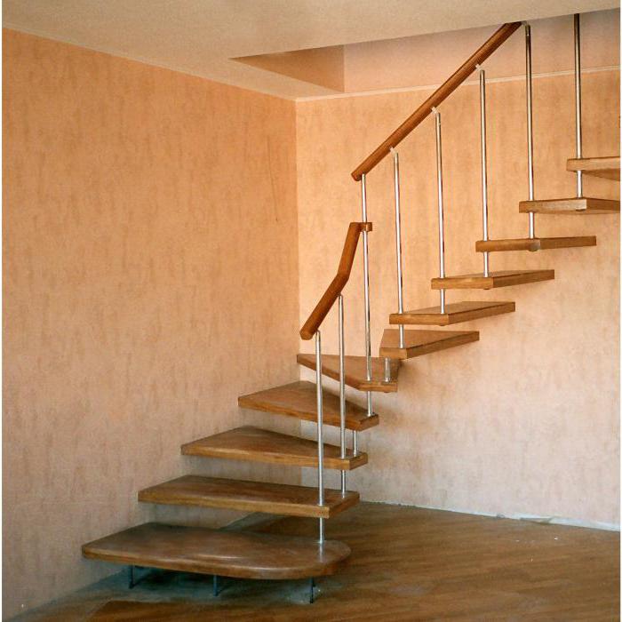 стълби към втория етаж