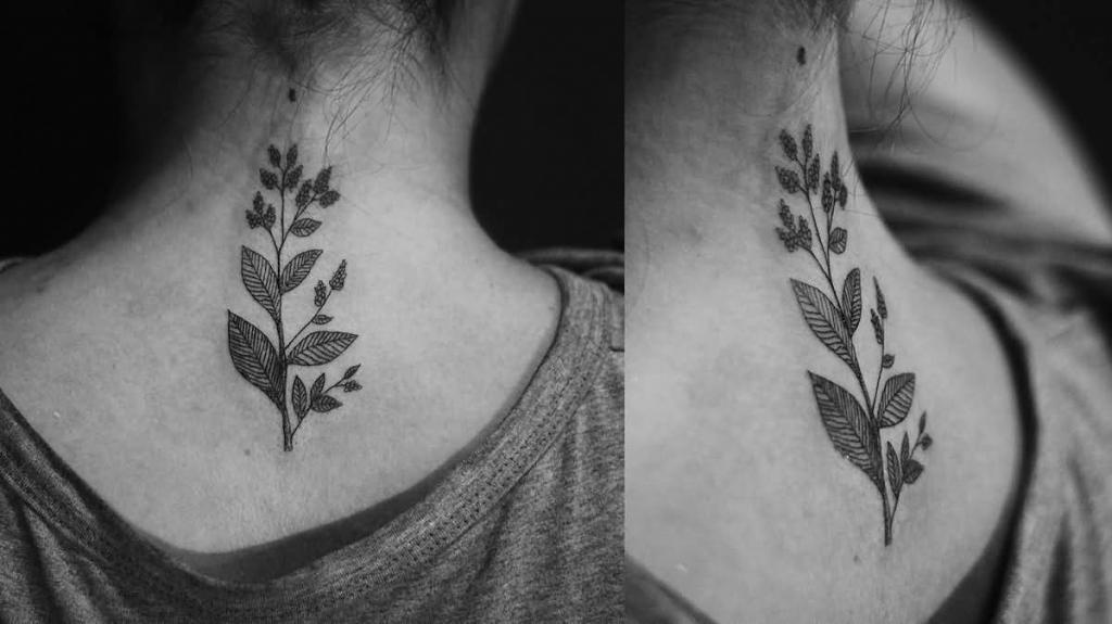 dochatk tetování pro dívku na krku