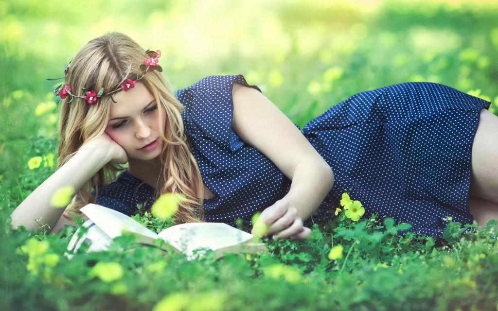 Djevojka čita roman