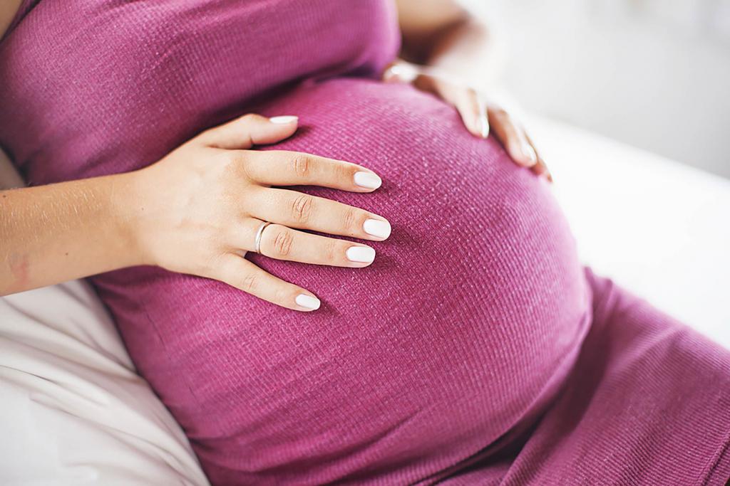 sen sen sen těhotenství břicho, což znamená