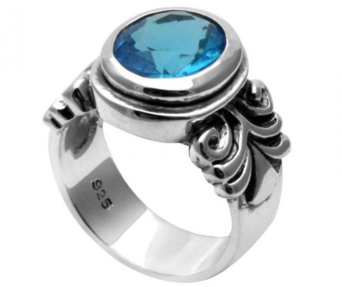 Perché sognare un anello d'argento con una pietra?