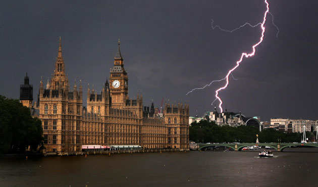 Гръмотевична буря в сърцето на Лондон