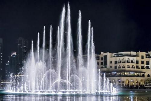 Tančící fontány v Dubaji