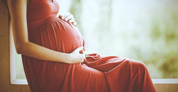 proč těhotné ženy mají svědění žaludek
